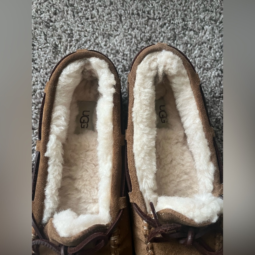 UGG Brown Slippers with Cream Lining - Picture 4 of 4